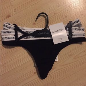 NWT CALVIN KLEIN THONGS